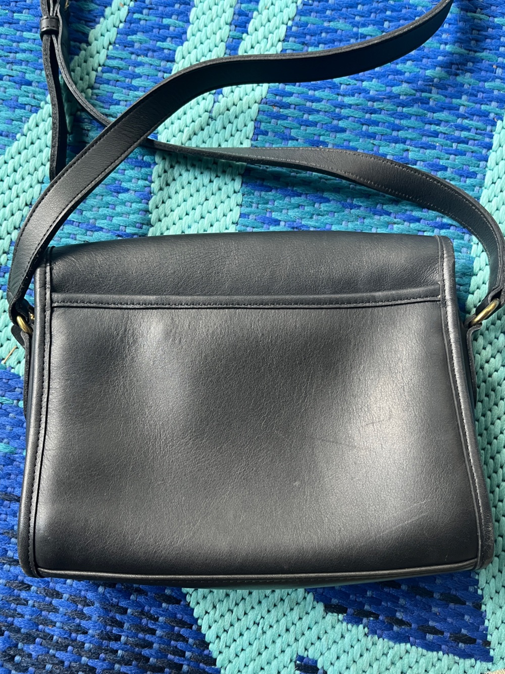 Vintage Coach Black Leather Crossbody with Gold Turn-Lock - Picture 7 of 8